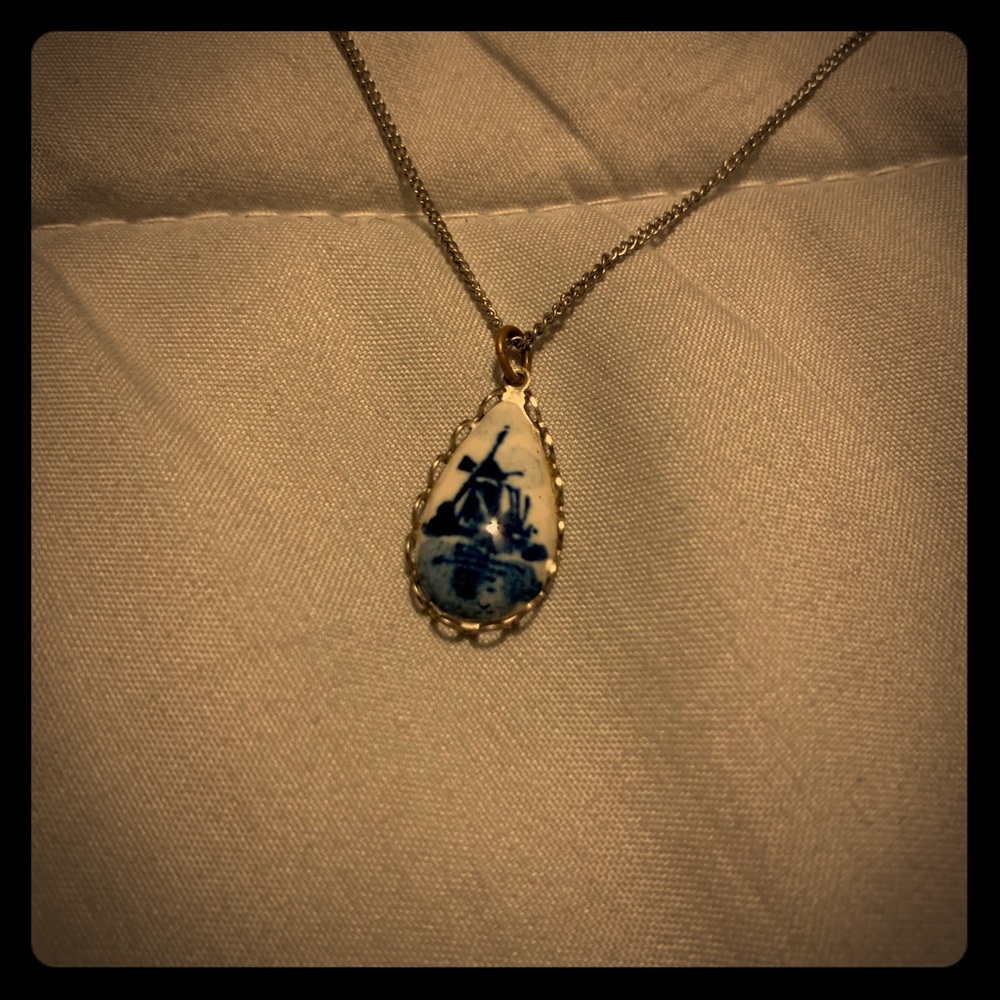 Porcelain pendant with silver chain